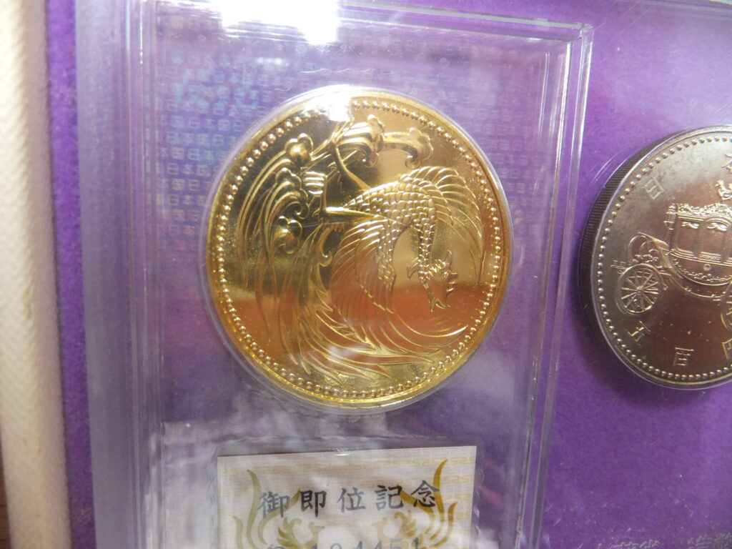 天皇陛下御即位記念貨幣セット 10万円金貨 500円白銅貨 K24 30ｇ 平成2年度 日本造幣局発行 大蔵省 造幣局