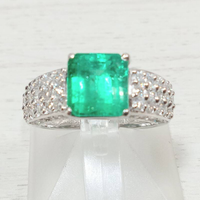 天然エメラルドリング　Pt1000 プラチナ台　メレダイヤ0.80ct