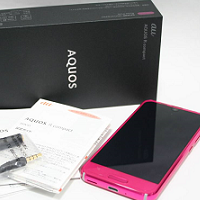 au by KDDI AQUOS R compact SHV41