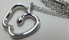 Tiffany&co（ティファニー）りんごモチーフ アップル ネックレス シルバー925